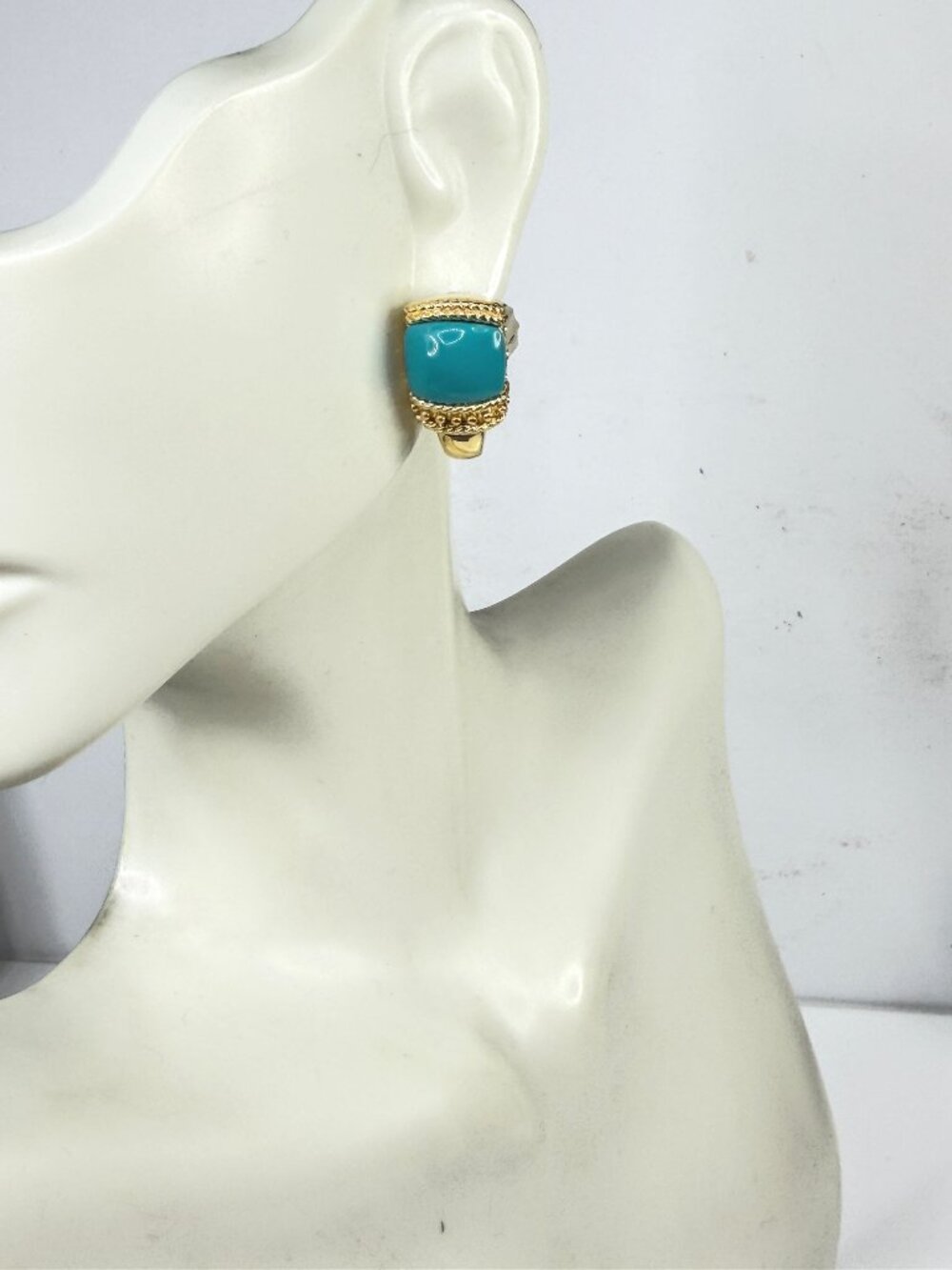 Vintage 925 Sterling Gold Tone Turquoise Blue Cabochon Clip Earrings JR2155